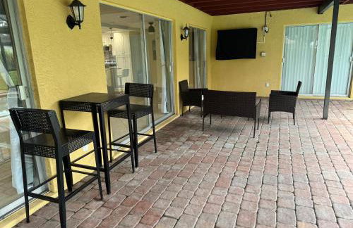 3 bed 2 bath pool house with water access - Foto 7