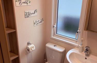 Hot tub retreat, at Tattersall Lakes caravan - Foto 12