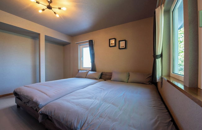 THE CHATEAU - Photo 2