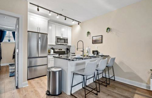 King Bed Suite With Free Parking, Step Free Access - Foto 14