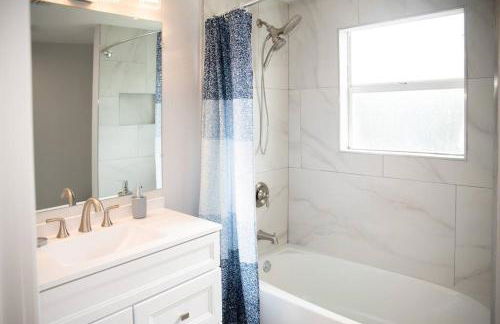 Patio I Firepit I 65 TV w/ Netflix I 472mbps I WD - Foto 21