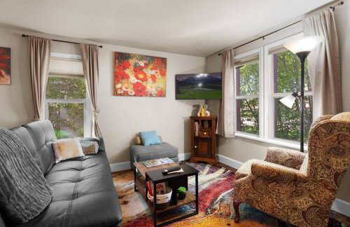 Charming and Cozy Private Home Walking Distance to Downtown - Foto 16