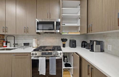 Luxury Brand New 3BED Gem 20 Minutes to NYC - Photo 16