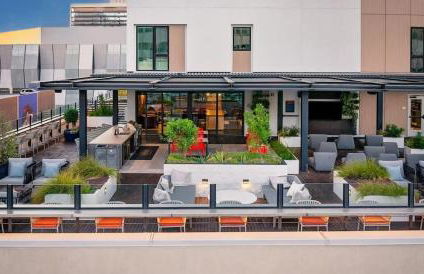 Balcony View and King Beds Walk to Golden 1 Center - Foto 12