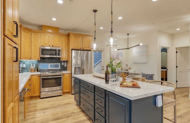 Sunset Serenity by Avantstay Rooftop w/ Hot Tub & Fire Pit, 3 Blocks to Beach! - Foto 14