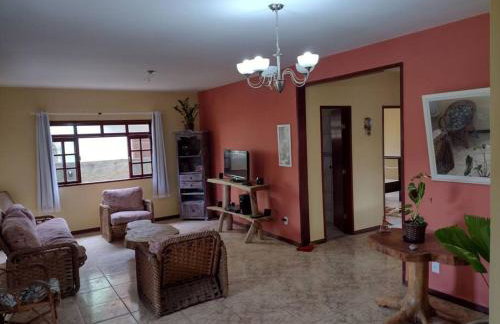 Casa confortável com piscina e churrasqueira - Foto 1