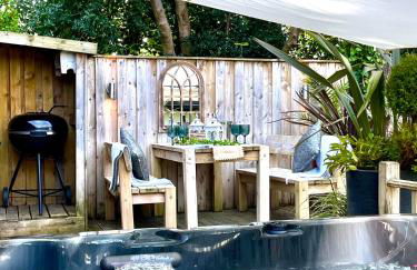 The Lodge@Tyddyn Ucha - Photo 2