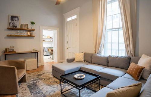 Remodeled Modern Home - private backyard & games! - Foto 8