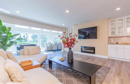 Luxury Pool Home in Glendora Foothills Retreat - Photo 12