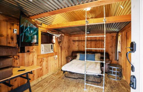 Tropical Escape Pool Jacuzzi Bar in Alvin TX - Photo 12