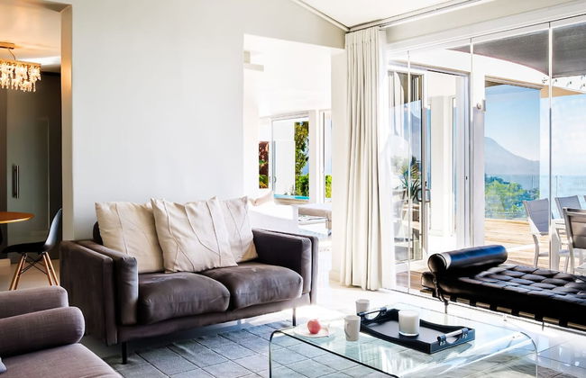 Exceptionally Unique Magnum Villa w Sea Views - Photo 7