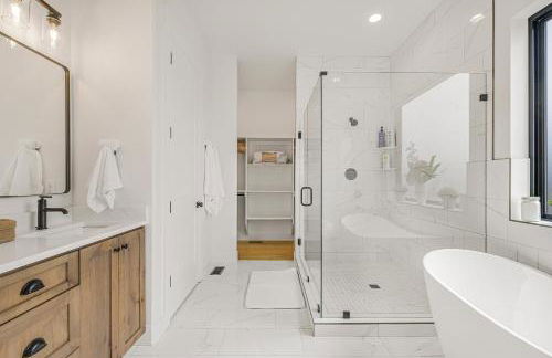 TetonHaus 5BR Hot Tub Game Room Walk to Driggs 20 min to Targhee - Foto 14