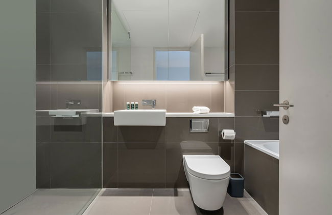 Deluxe Riverside Apartment With City Views - Foto 40