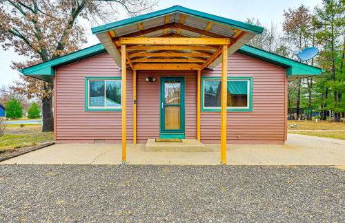 Canal-Front Cabin Dock and Fire Pit in New Lisbon - Foto 24
