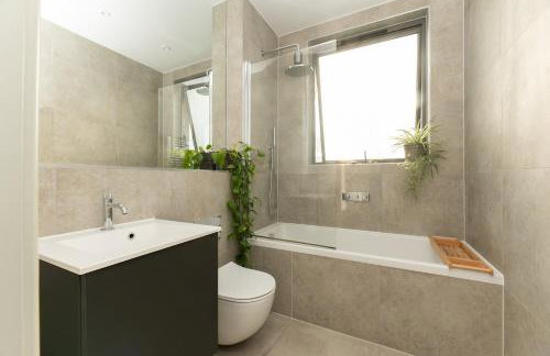 Beautiful 1BR Huge Terrace 17 mins central London - Pass the Keys - Foto 19