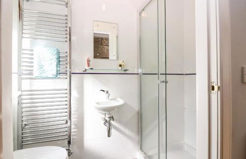 Courtyard Cottage - Photo 9