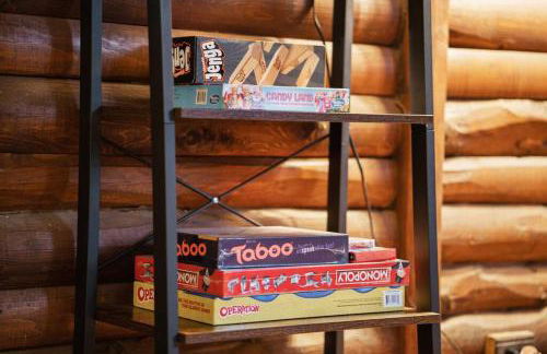 Cozy Bear-Themed Mountain Cabin, Relaxing Hot Tub - Foto 33