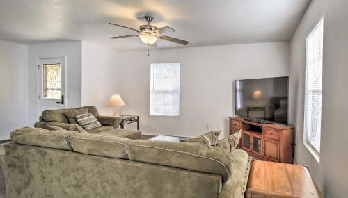 Home with Yard 1 Mi to Indian Rocks Beach and Golf - Foto 5