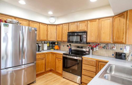 Twin Lakes Waterfront Retreat with Private Dock Fire Pit And Family Friendly Space - Foto 29