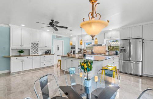 Across from Beach- 3 Master Suites, Heated Pool & Spa, Tanning Ledge, Golden Tee - by Maven Vacation Rentals - Foto 11