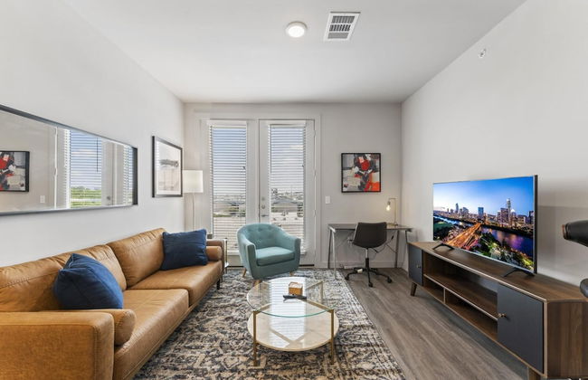 Prime Soco Bright 2BR King Suite w Pool Parking - Foto 6