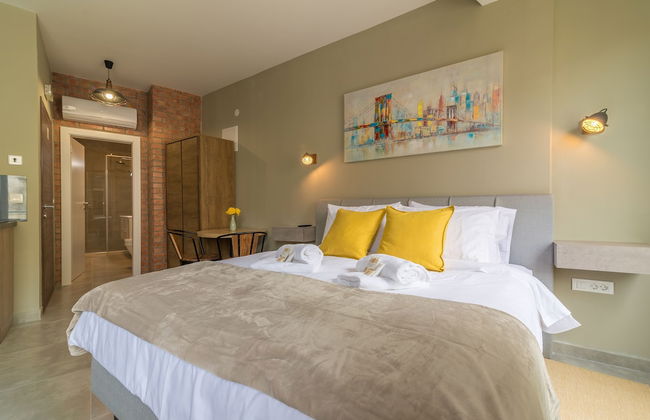 Luxurious Suites Elegance - Photo 12