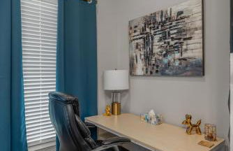 Modern Regional Art Gallery Home - Spacious & New! Tv in each room - Foto 6