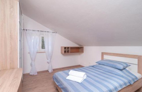 Five-Bedroom Holiday Home In Donji Humag - Photo 32