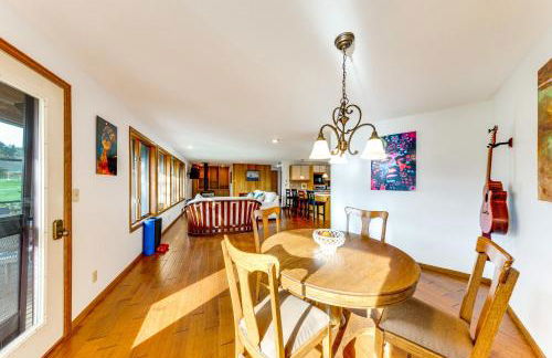 Serene La Conner Retreat with Fireplace and Deck! - Foto 9