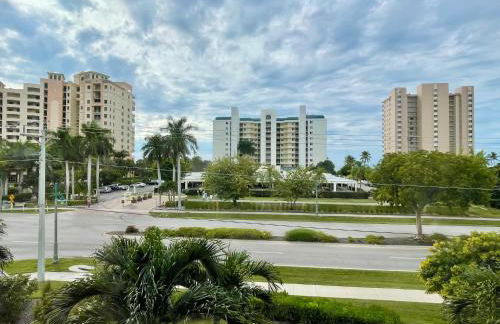 End Unit Steps from Beach Access w/ No Crazy Beach Prices - Foto 41