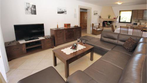 Three-Bedroom Holiday Home In Rebici - Foto 2