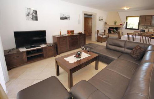 Three-Bedroom Holiday Home In Rebici - Foto 2