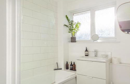 Modern 2 BD w/ Garden in the Heart of Tetbury! - Foto 10