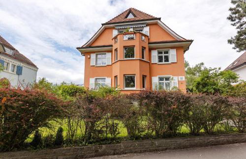 Rotes Haus über den Weinbergen - Photo 1