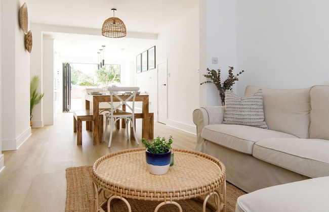 Stylish 2 Bed City Stay - Photo 15