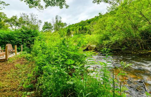 Mtn-View Deck and Grill Creekside Catskills Cabin! - Foto 27
