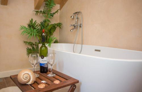 Captain's Attic - Photo 12