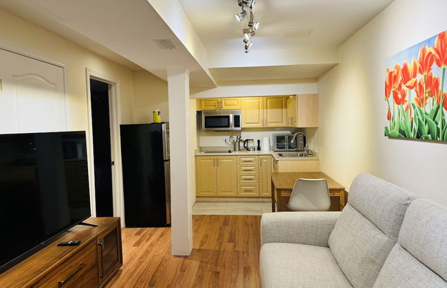 Chic Unit Near Airport and Attractions - Photo 7