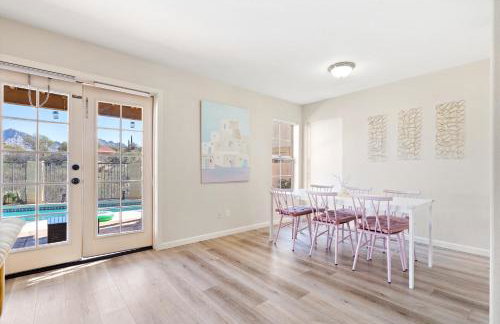 Pool-side Villa with Perfect Views - Foto 14