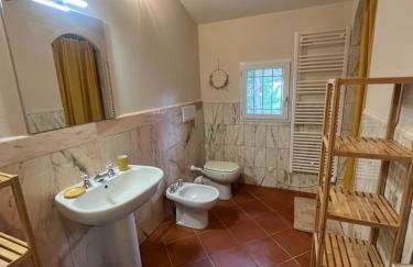 Proche Roussillon, La villa rouge Luberon, piscine chauffée, climatisation et vue Luberon - Foto 23