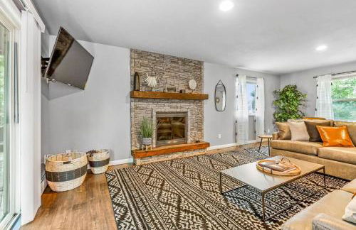 Modern Family Haven Fenced Yrd GrillFirepit - Foto 10