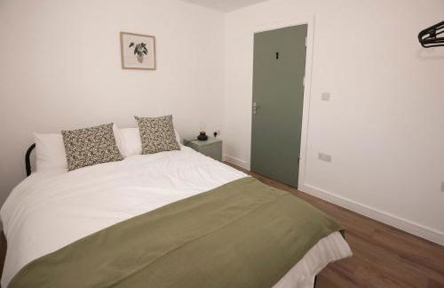 Cosy 2-Bed Apartment in Penarth Town Flat 1 - Photo 24