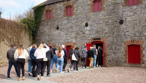 Entrando a la destilería