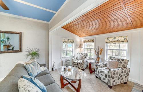 Historic Cabin with Yard 1 Mi to Lake Spavinaw! - Foto 4