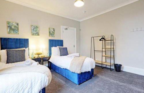 Large 5-Bedroom Home, Perfect for Long Stays & Team Accommodation - Foto 59