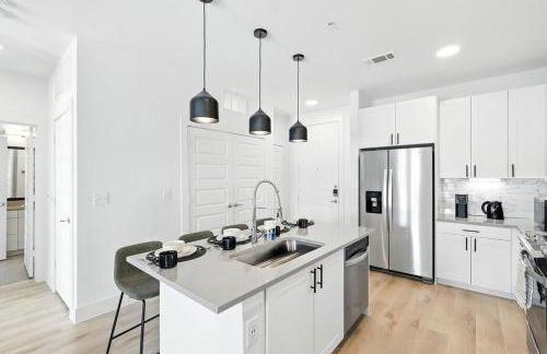 95 Luxury 2B2B Condo DT Fort Worth, Resort Style Pool & Gym, Golf Simulator, 7M to Dickies Stadium, 15M to AT&T stadium - Foto 16