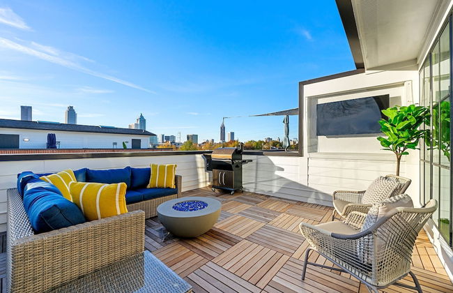 Stylish Midtown Home w Rooftop Views by Silverx - Foto 24