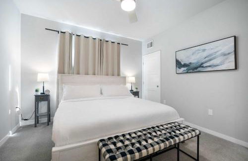 Pool & Fitness Room Near University Park - Covered Parking - Foto 6