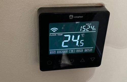 Modern Spacious 1 Bed Apartment with Free Parking in Trendy Inner London Suburb 15 mins walk to Victoria Line Underground then 20 mins to Oxford Street "West End of London" or 10 mins walk to Overground and 10 mins to London Liverpool St "City of London" - Foto 28