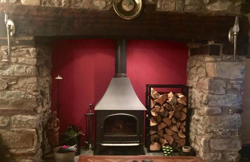 Mid-Wales Farmhouse, swimming pool, tranquil countryside views, sleeps 14 - Foto 37